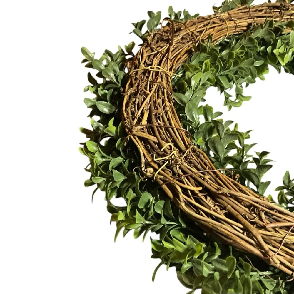 Green Boxwood Holiday Wreath